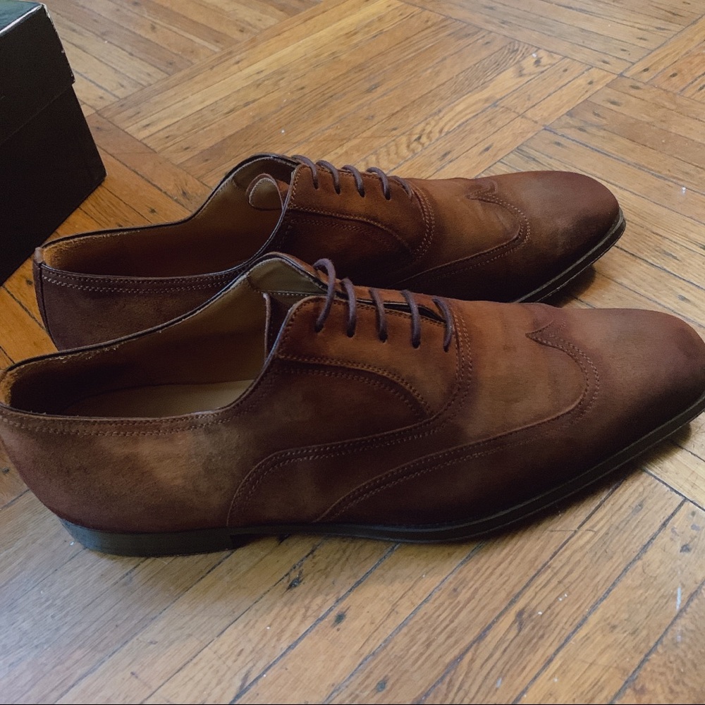 Magnanni Cognac Suede lace up. Leather sole